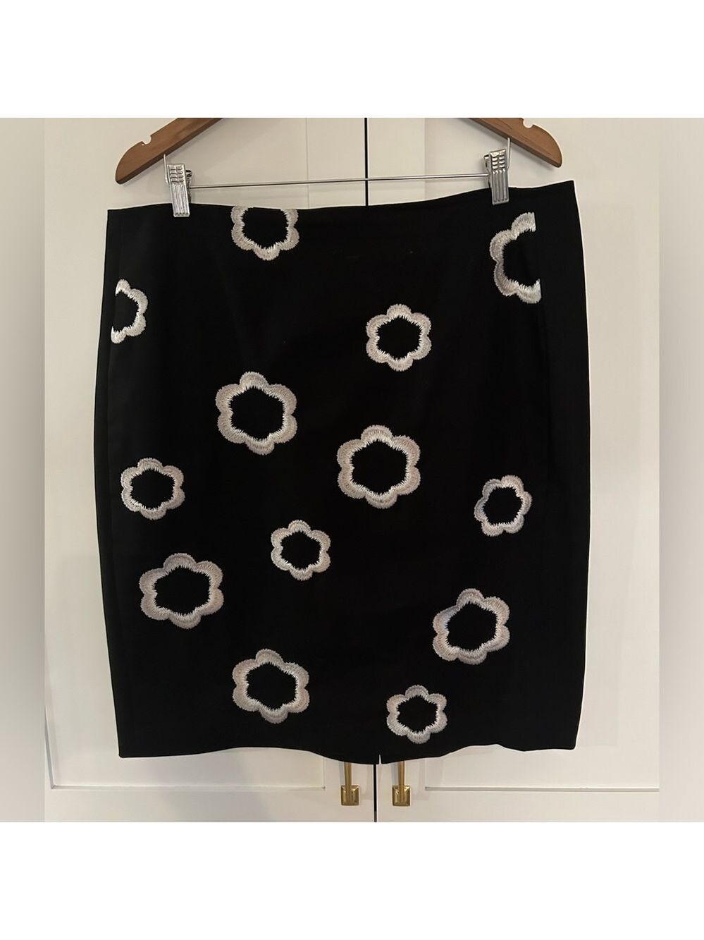 Adrianna Papell Embroidered Mini Skirt Black Floral Silver Pattern Size 16